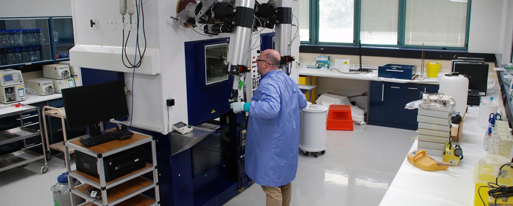 Paul Pellgrini in radioisotopes lab