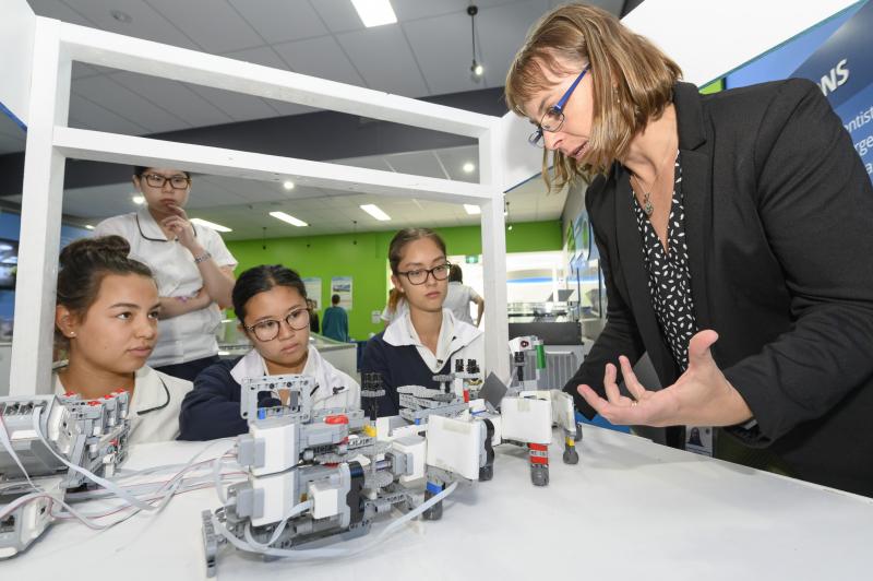 Kirrily showing students ANSTO lego robotics