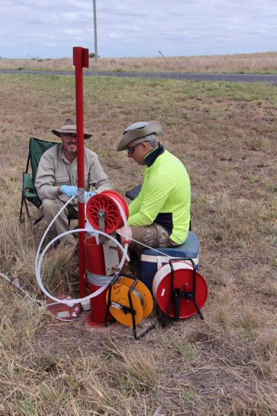 Cioni Cendon and Stuart Hankin taking water samples